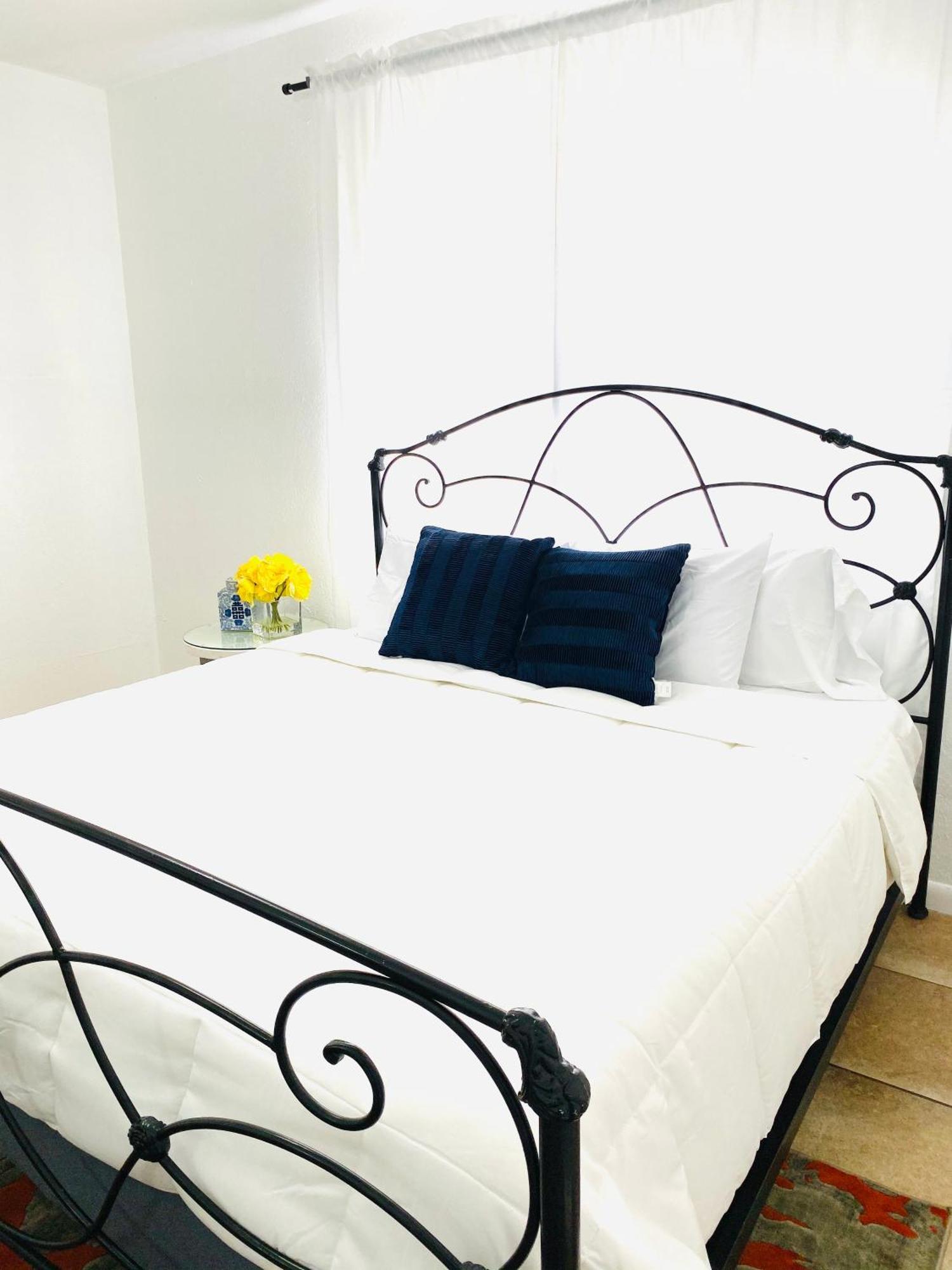 Villa Xanadu 10 Mins To South Beach! 3 Bedroom Miami
